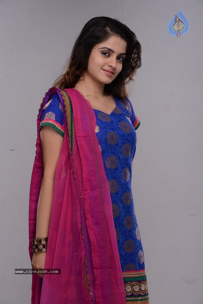 Sheena Stills - 35 / 74 photos