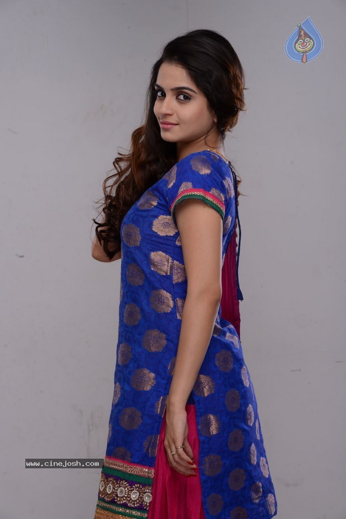 Sheena Stills - 66 / 74 photos