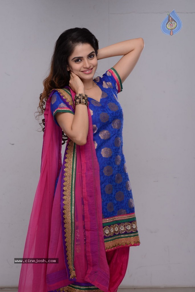 Sheena Stills - 72 / 74 photos