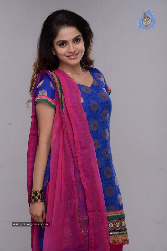 Sheena Stills - 73 / 74 photos