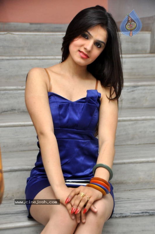 Shefali Sharma Hot Stills - 24 / 80 photos