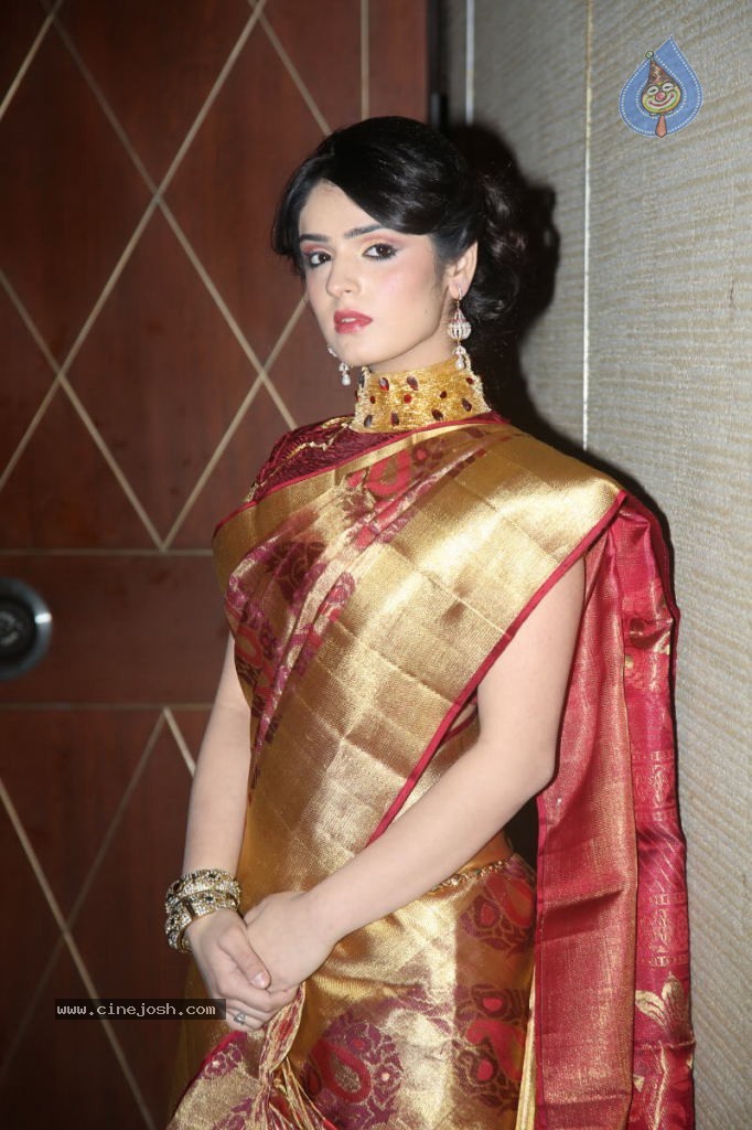 Shefali Sharma Latest Photos - 26 / 61 photos