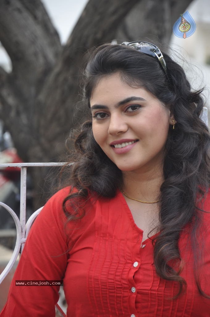 Sherin Stills - 18 / 26 photos