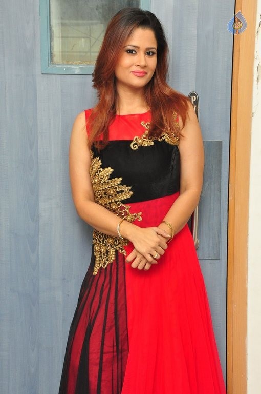 Shilpa Chakravarthy Latest Pics - 9 / 39 photos