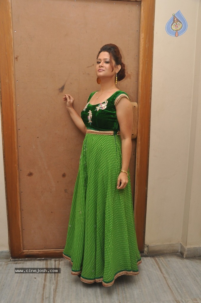 Shilpa Chakravarthy New Pics - 24 / 32 photos