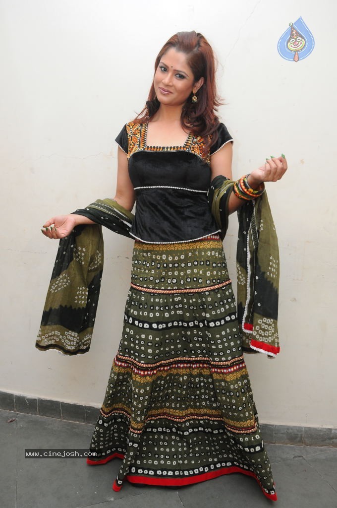 Shilpa Chakravarthy New Pics - 2 / 37 photos