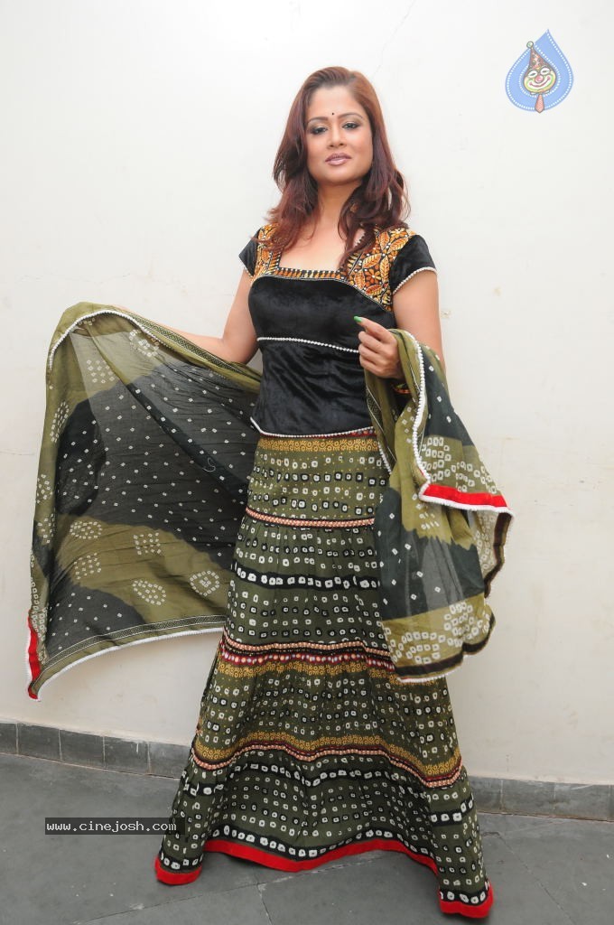 Shilpa Chakravarthy New Pics - 25 / 37 photos