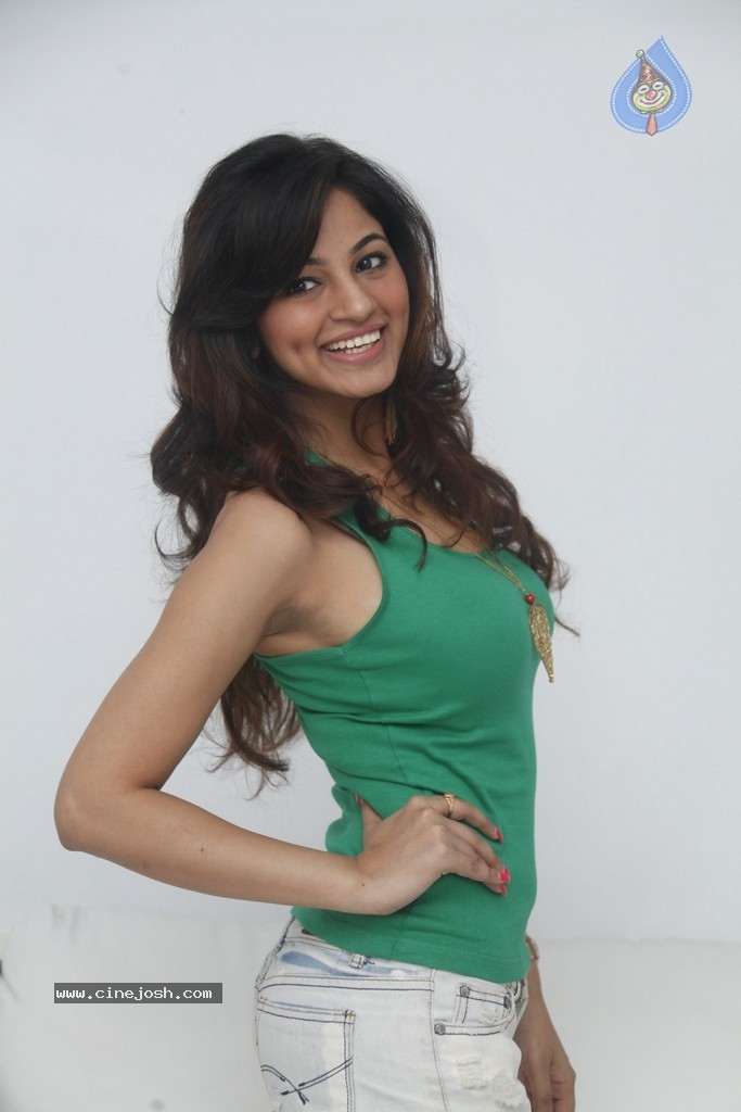Shilpi Sharma Hot Gallery - 65 / 178 photos