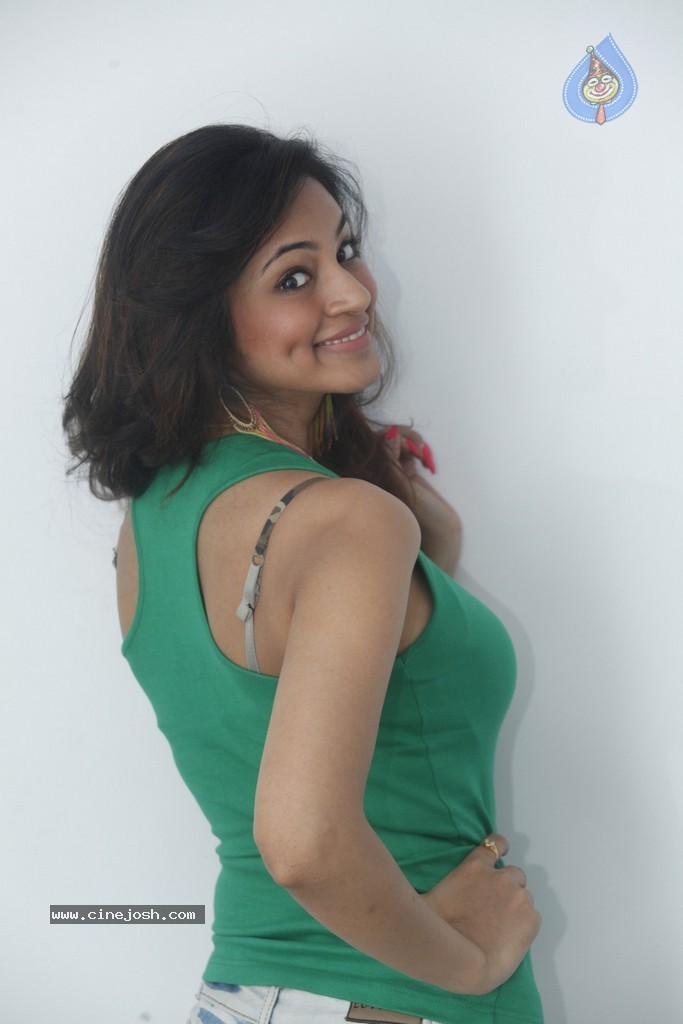 Shilpi Sharma Hot Gallery - 160 / 178 photos