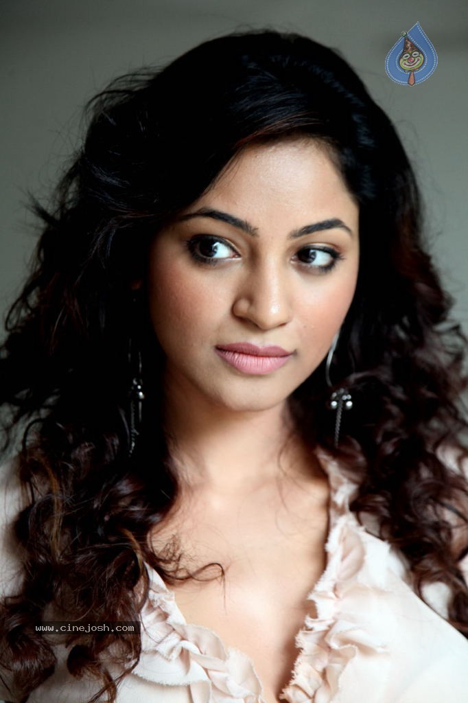 Shilpi Sharma Hot Stills - 9 / 123 photos