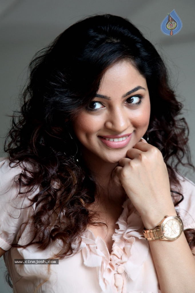 Shilpi Sharma Hot Stills - 37 / 123 photos