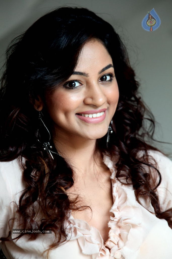 Shilpi Sharma Hot Stills - 71 / 123 photos