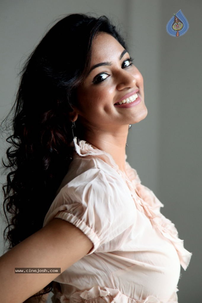 Shilpi Sharma Hot Stills - 94 / 123 photos