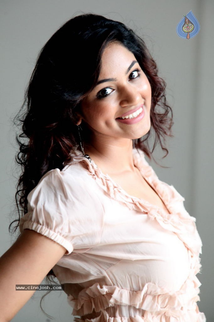 Shilpi Sharma Hot Stills - 95 / 123 photos