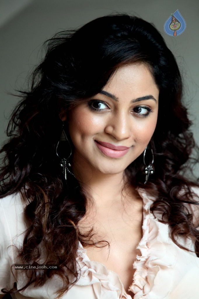 Shilpi Sharma Hot Stills - 112 / 123 photos