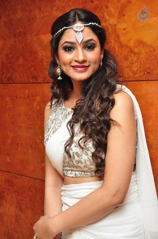 Shilpi Sharma Latest Pics - 15 / 42 photos