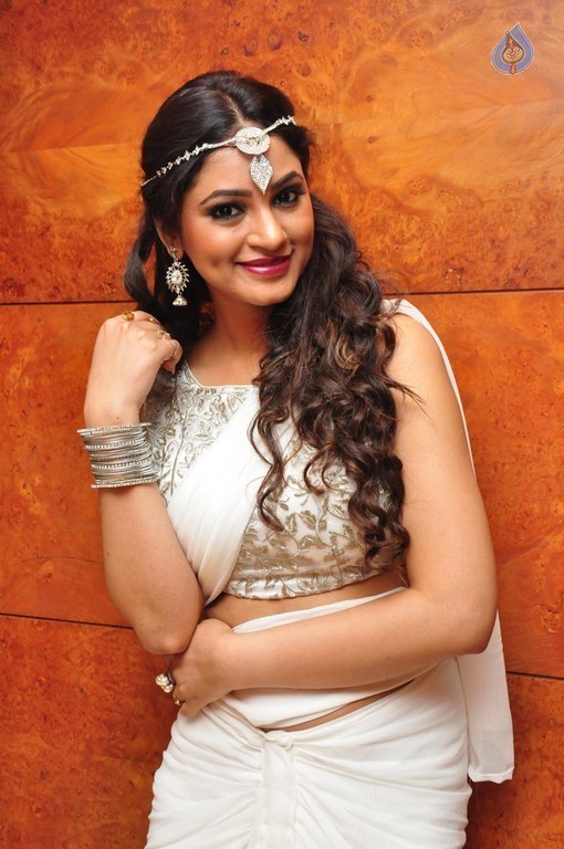 Shilpi Sharma Latest Pics - 25 / 42 photos