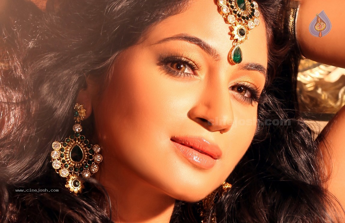 Shilpi Sharma New Portfolio - 40 / 45 photos