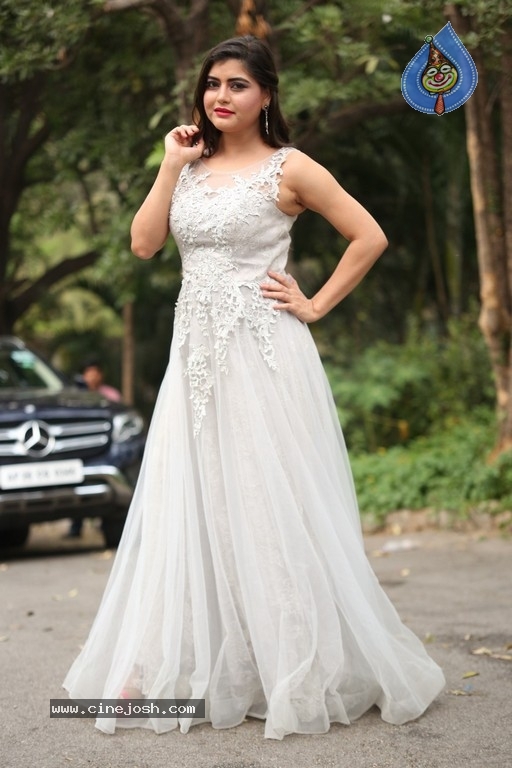 Shipra Gaur Latest Photos - 4 / 11 photos