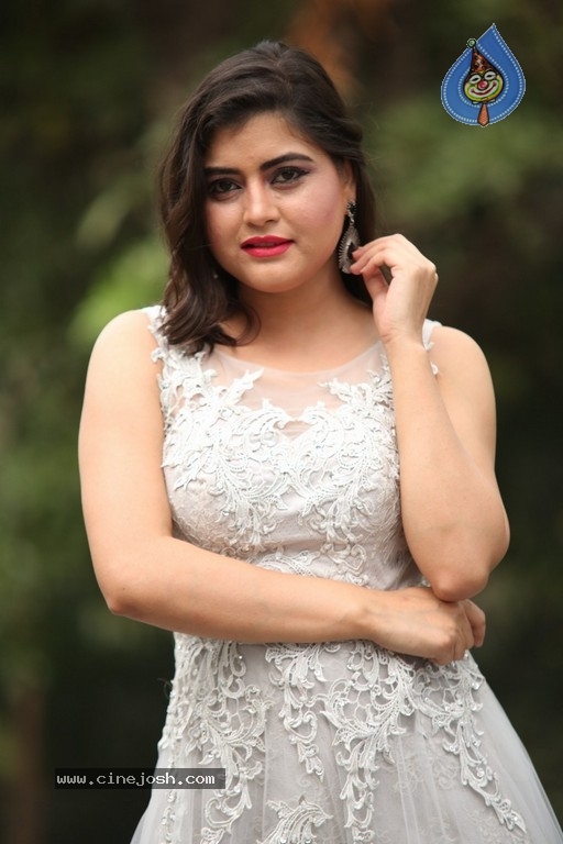 Shipra Gaur Latest Photos - 6 / 11 photos