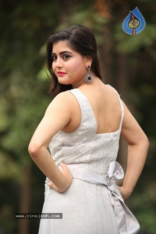 Shipra Gaur Latest Photos - 8 / 11 photos