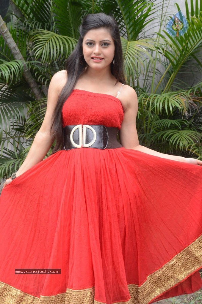 Shipra New Stills - 11 / 42 photos