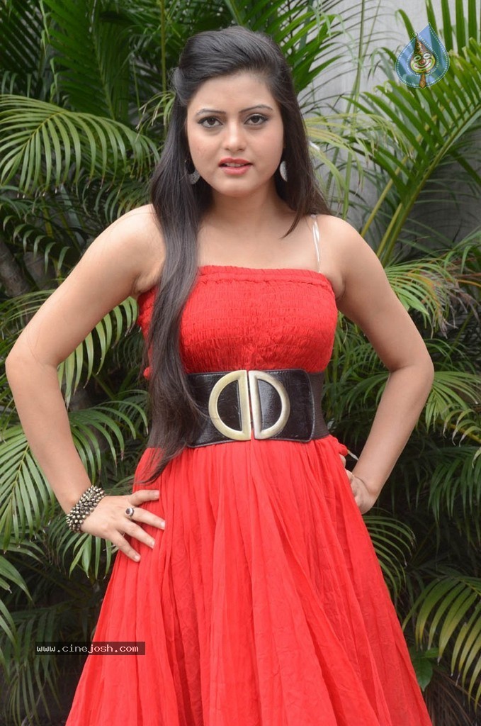 Shipra New Stills - 21 / 42 photos