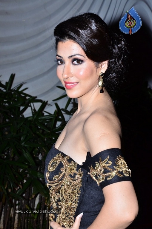 Shivani Latest Stills - 9 / 10 photos