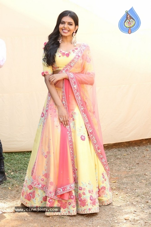 Shivani Rajashekar Latest Photos - 4 / 21 photos