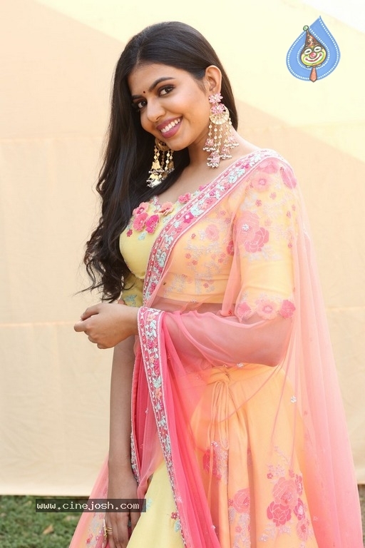 Shivani Rajashekar Latest Photos - 5 / 21 photos