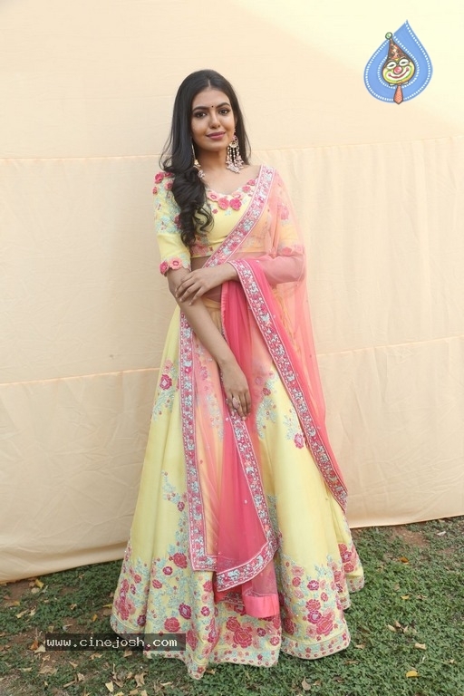 Shivani Rajashekar Latest Photos - 12 / 21 photos