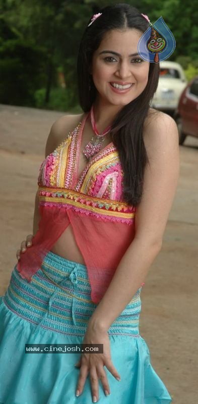 Shraddha Arya Gallery - 7 / 26 photos