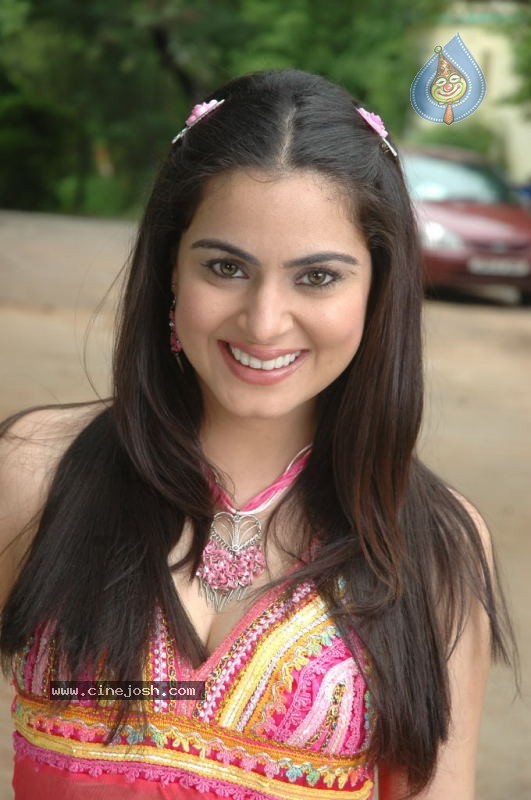 Shraddha Arya New Stills - 31 / 36 photos