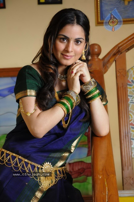 Shraddha Arya Stills - Kothimooka - 11 / 13 photos