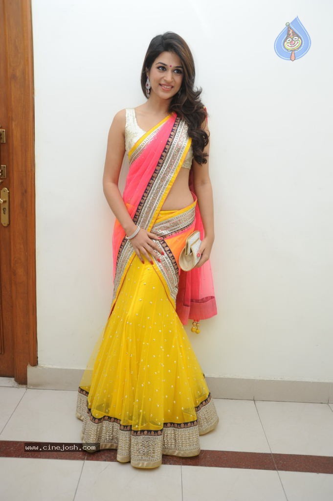 Shraddha Das Hot Photos - 54 / 117 photos