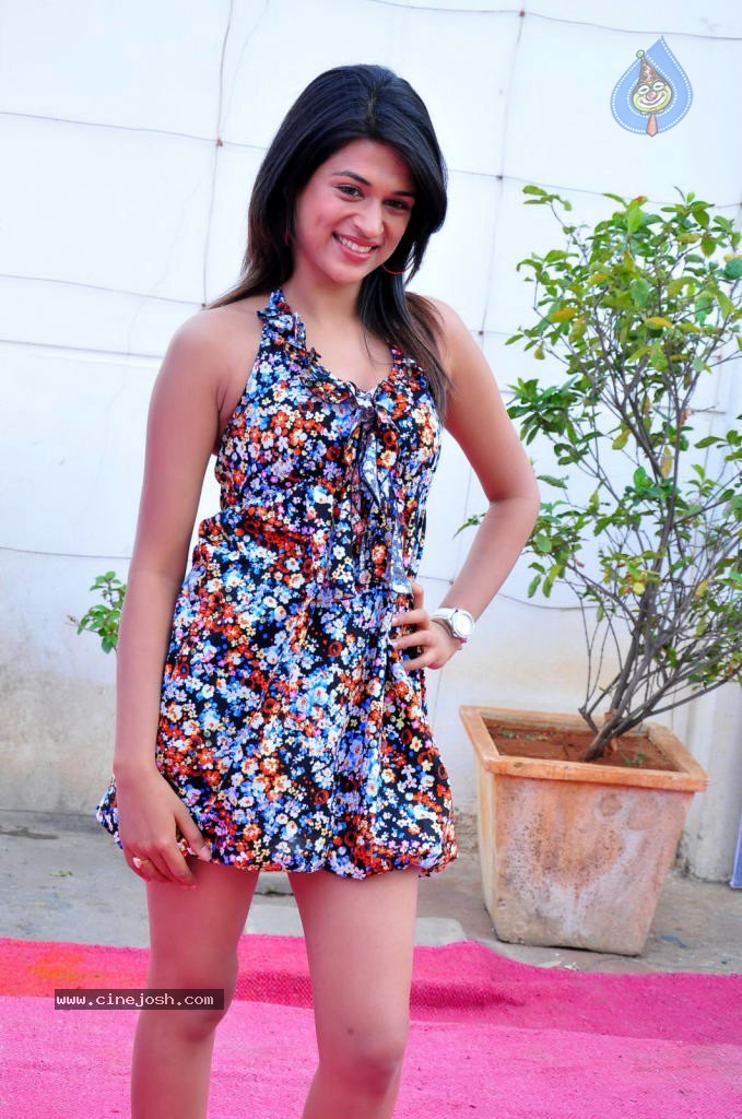 Shraddha Das Hot Photos - 38 / 64 photos