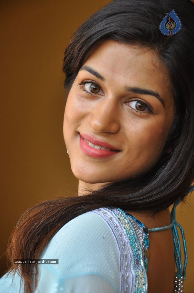 Shraddha Das Hot Photos - 1 / 42 photos