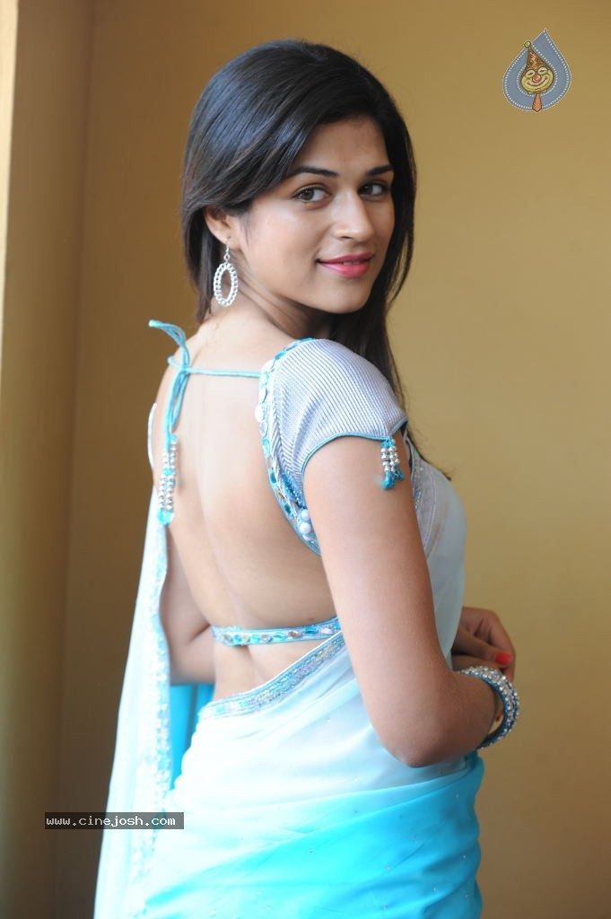 Shraddha Das Hot Photos - 25 / 42 photos