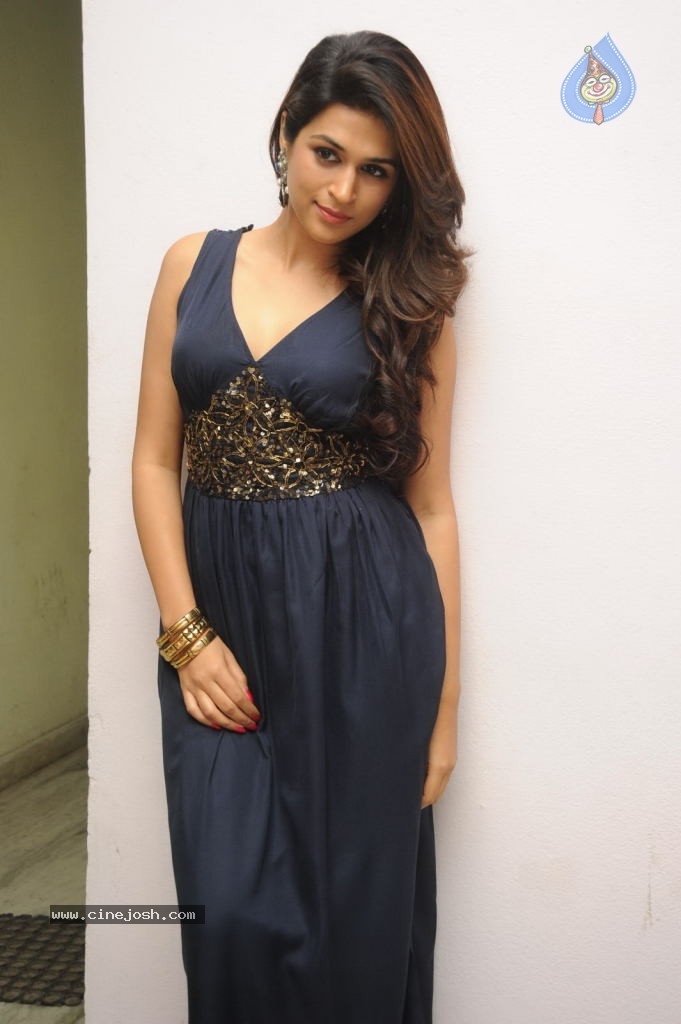 Shraddha Das Latest Pics - 75 / 113 photos