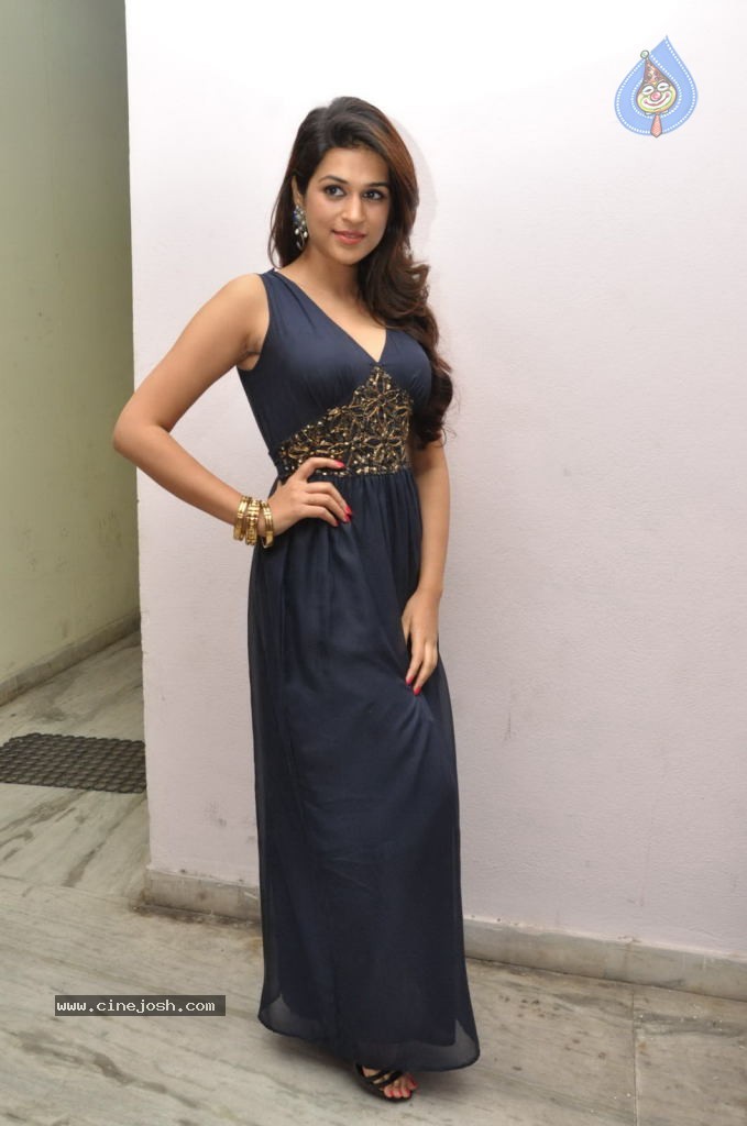 Shraddha Das Latest Pics - 100 / 113 photos