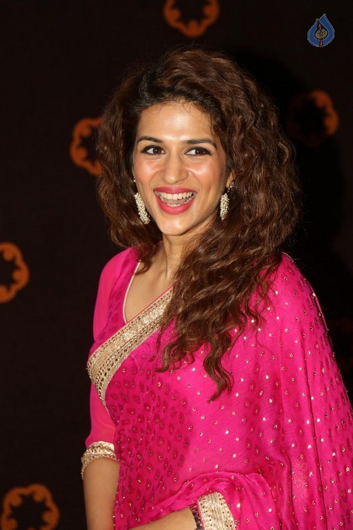 Shraddha Das New Pics - 41 / 41 photos