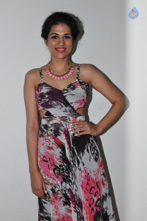 Shraddha Das New Pics - 1 / 38 photos