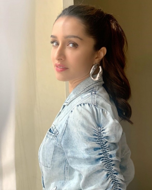 Shraddha Kapoor Stills - 9 / 14 photos