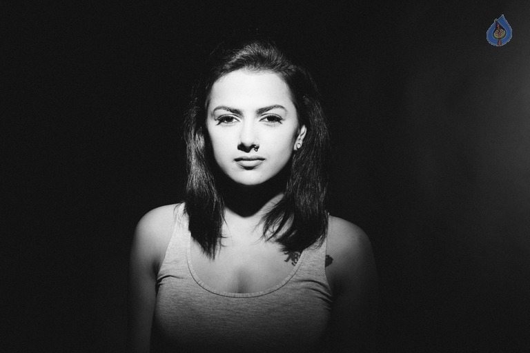 Shraddha Srinath Latest Photos - 12 / 35 photos