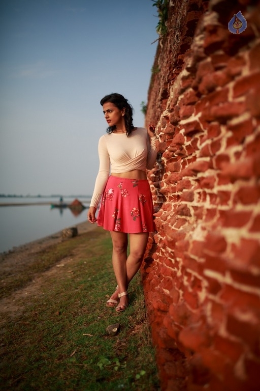 Shraddha Srinath Latest Photos - 19 / 35 photos