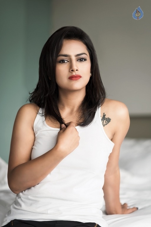 Shraddha Srinath Latest Photos - 29 / 35 photos