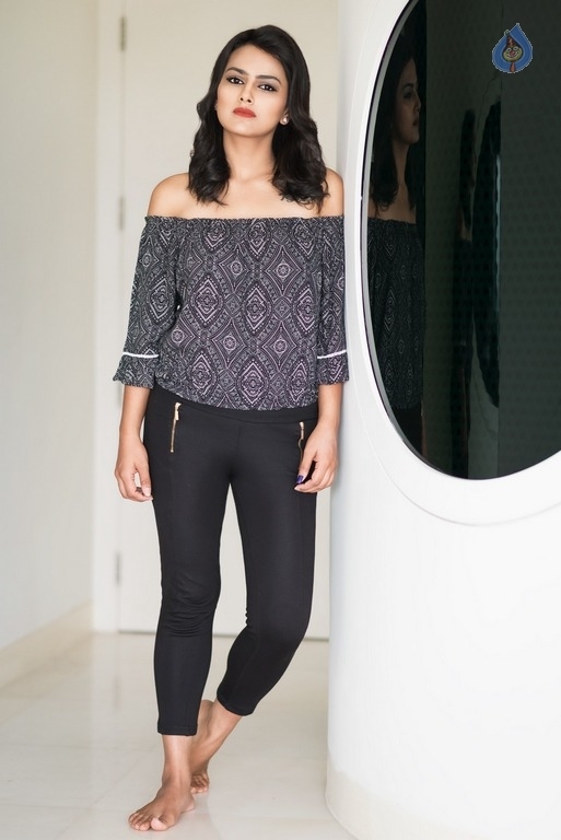 Shraddha Srinath Latest Photos - 31 / 35 photos