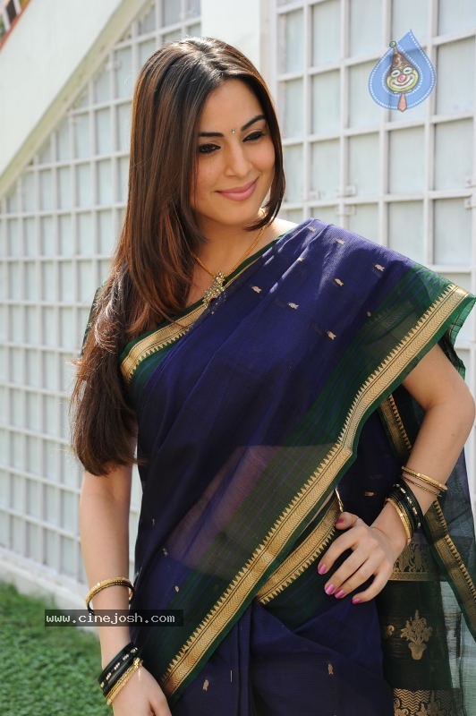 Shradha Arya  Gallery - 29 / 86 photos