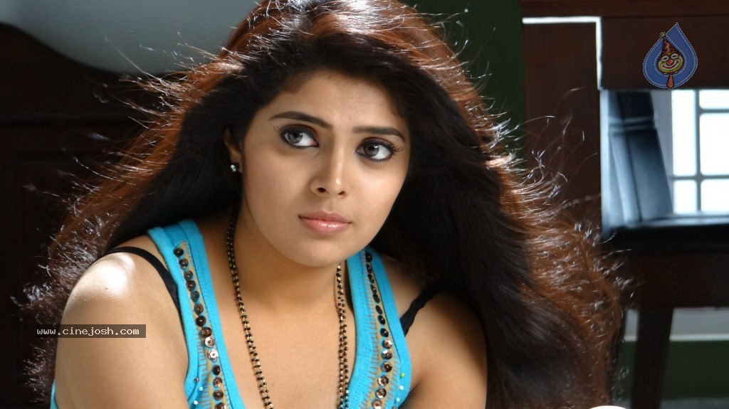 Shravya Hot Gallery - 16 / 35 photos