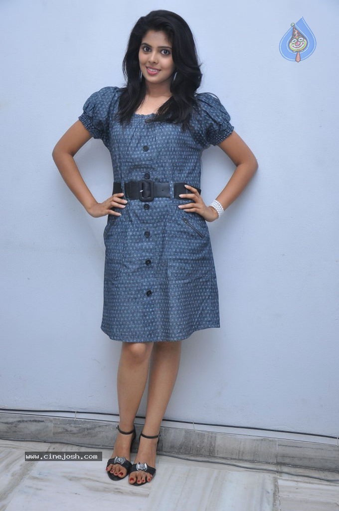 Shravya Hot Gallery - 6 / 87 photos